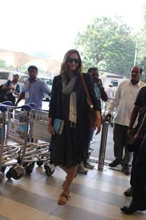 Sonam Kapoor Snapped at Airport