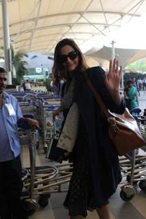 Sonam Kapoor Snapped at Airport