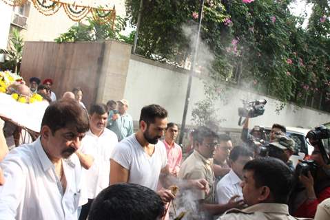 Abhay Deol at his Father's Funeral