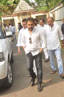 Anubhav Sinha at Abhay Deol Father's Funeral