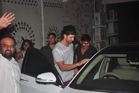 Hrithik Roshan Snapped With Kids Hrehaan Roshan and Hridhaan Roshan