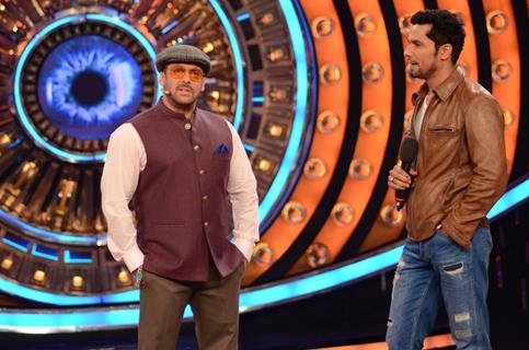 Randeep Hooda for Promotion of Mai Aur Charles on Bigg Boss Nau with Host Salman Khan