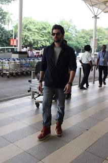 Neil Nitinn Mukesh Snapped at Airport