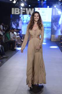 Pretty Shibani Dandekar Walks the Ramp at India Beach Fashion Week Day 2