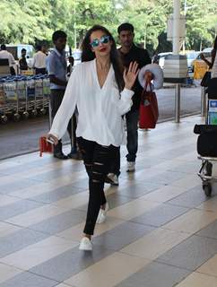 Malaika Arora Khan Snapped at Airport