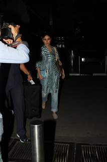 Kareena Kapoor Snapped at Airport