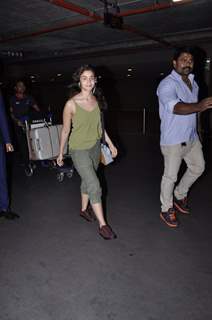 Alia Bhatt Snapped at Airport