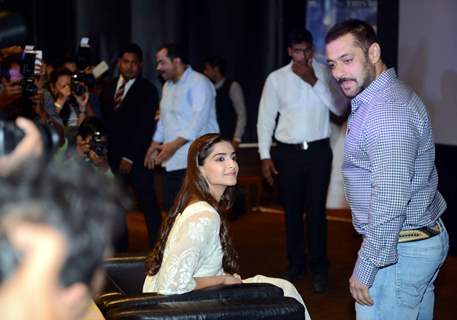 Salman and Sonam at Press Meet of Prem Ratan Dhan Payo in Delhi