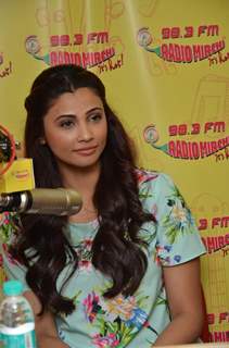 Daisy Shah Goes Live at Radio Mirchi for Promotions of Hate Story 3