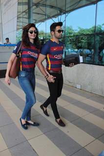 Love Birds Karishma Tanna and Upen Patel Snapped at Airport