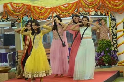 Girls of Bigg Boss House Shakes a Leg on Prem Ratan Dhan Payo Tune