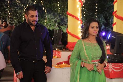 Salman Khan for Promotions of PRDP on Sets Sasural Simar Ka and Swaragini