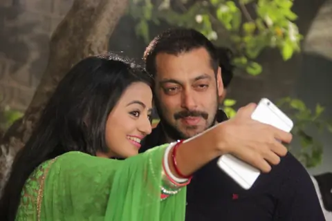 Salman Khan for Promotions of PRDP on Sets Sasural Simar Ka and Swaragini