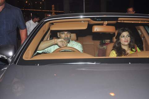 Akshay Kumar and Twinkle Khanna at Big B's Diwali Bash