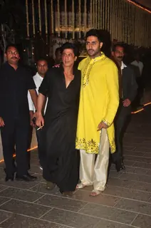 Shah Rukh Khan and Abhishek Bachchan at Big B's Diwali Bash