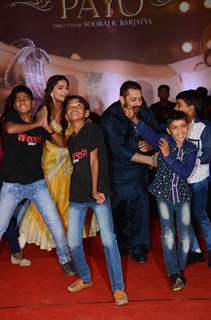 Salman Khan and Sonam Kapoor Celebrates Diwali with 'Dharavi Rocks'