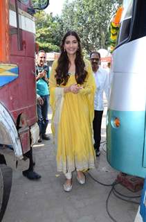 Sonam Kapoor at Diwali Celebration of PRDP Team with 'Dharavi Rocks' Band