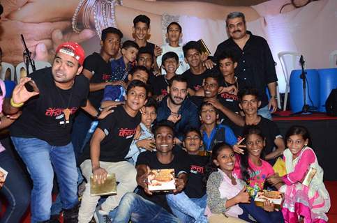 Salman Khan Celebrates Diwali with 'Dharavi Rocks' Band