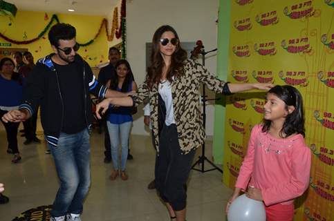 Ranbir Kapoor and Deepika Padukone shake a leg at the Promotions of Tamasha on Radio Mirchi