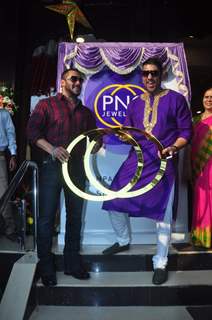 Salaman Khan Launches P N Gadgil Jewellers new logo
