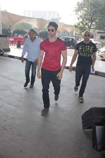 Hrithik Roshan Snapped at Airport