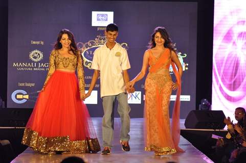 Celebs at Manali Jagtap's Fashion Show