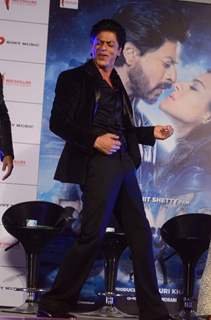SRK dancing at Song Launch of 'Dilwale'