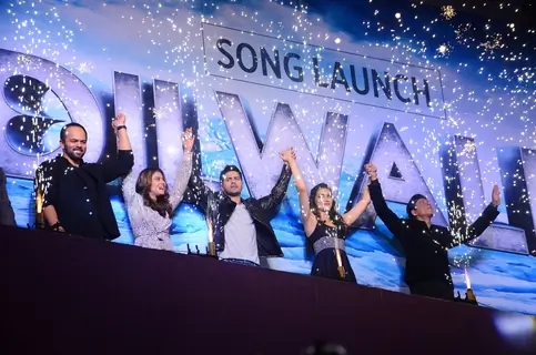 Rohit Shetty, Kajol, SRK, Varun, Kriti Sanon, SRK at Maratha Mandir for Song Launch of 'Dilwale'