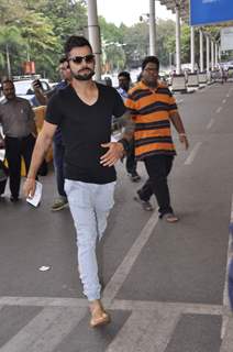 Virat Kohli Snapped at Airport