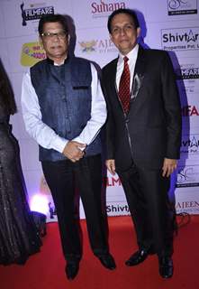 Mohan Joshi and Tushar Dalvi at Filmfare Awards - Marathi 2015