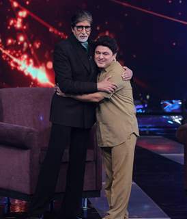 Ali Asgar Greets Amitabh Bachchan on Aaj Ki Raat Hai Zindagi Show