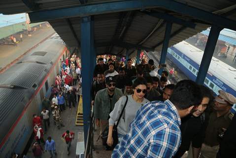 Ranbir Kapoor and Deepika Padukone Arrives at Dellhi Station