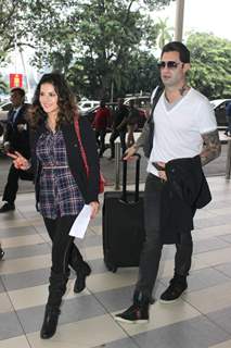 Sunny Leone Snapped With her Husband at Airport