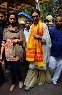 Deepika Padukone Visits Siddhivinayak Temple to Seek Blessings for Tamasha