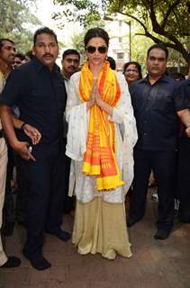 Deepika at Siddhivinayak Temple to Seek Blessings for Tamasha