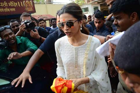 Deepika Padukone at Siddhivinayak Temple