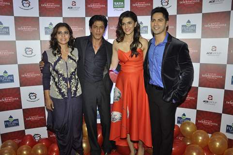 Kajol, SRK, Kriti Sanon and Varun Dhawan at Saas Bahu Aur Saazish Anniversary