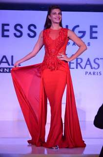 Jacqueline Fernandes Sizzles at Dessange Paris Show