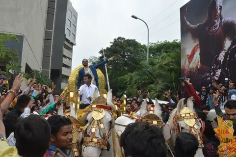 Ranveer Singh Arrives in Chariot at Song Launch of Bajirao Mastani