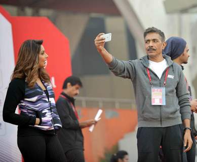 Prakash Jha and Bipasha Basu at Airtel Marathon in Delhi