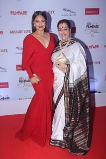 Sonakshi Sinha with Her Mother at Filmfare Glamour and Style Awards