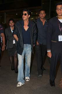 SRK Snapped at Airport