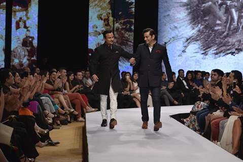 Saif Ali Khan Walks for Raghavendra Rathore