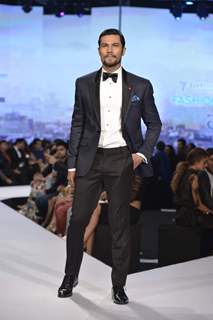 Hot and Handsome Randeep Hooda Walks the Ramo at GQ Fashion Night