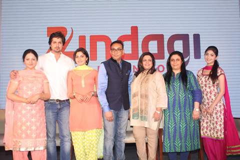 Cast of 'Aadhe Adhoore' at the Show Launch of Zindagi