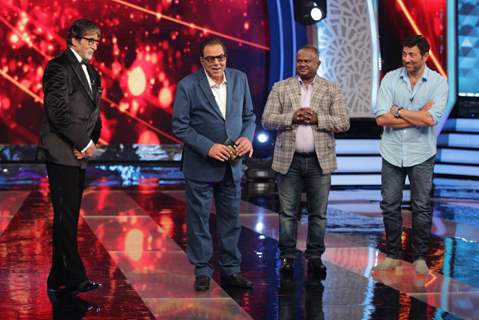 Big B, Dharmendra and Sunny Deol on Aaj Ki Raat Hai Zindagi Show