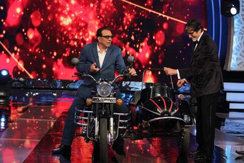 Jay and Veeru share a nostalgic moment on Aaj Ki Raat Hai Zindagi Show