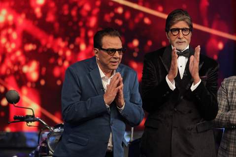 Amitabh and Dharmendra on Aaj Ki Raat Hai Zindagi Show