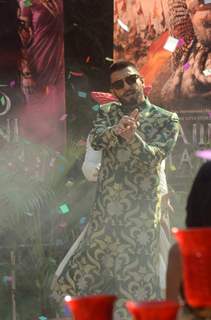 Ranveer Singh performing at Promotions of 'Bajirao Mastani' on 'Swaragini'