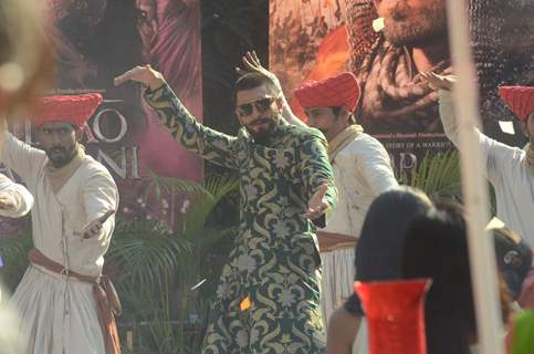 Ranveer Singh performing at Promotions of 'Bajirao Mastani' on 'Swaragini'